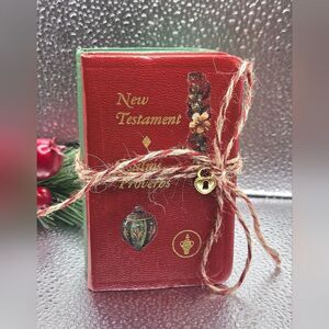 "5/$25" Set Of 2 Altered Mini Bibles Book Stack Red/Green Christmas Decor